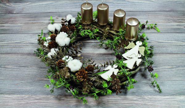 Adventní věnec v přírodním stylu