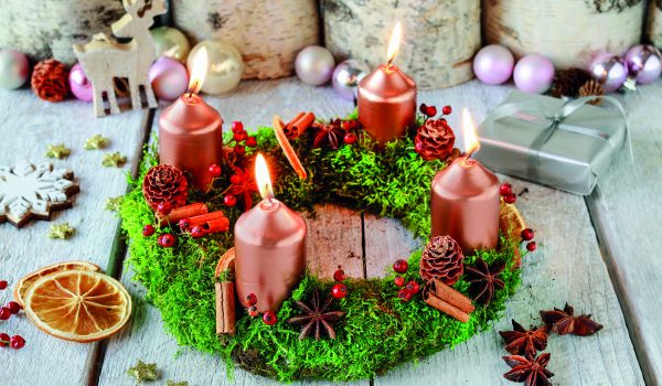 Mechový adventní věnec