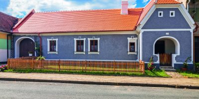 V žudrovém domě s parádním pokojem