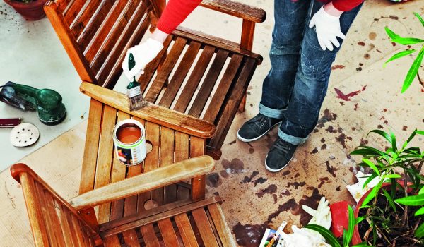 Jarní ošetření dřevěného zahradního nábytku