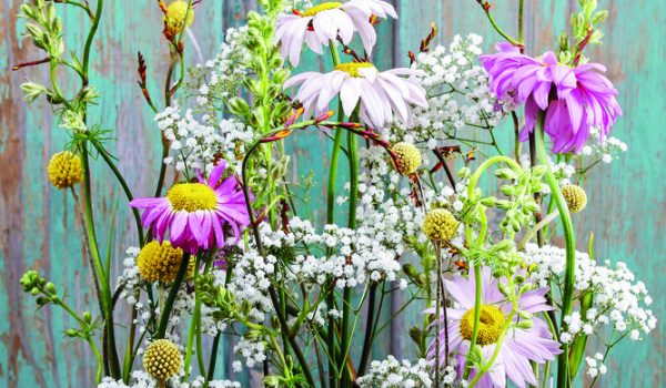 Květinové aranžmá v bedýnce