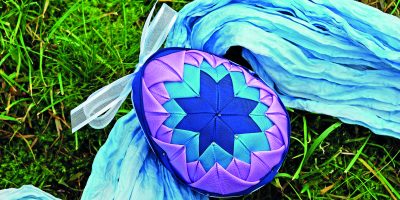 Kraslice zdobená stuhami