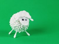 Hravé nápady: Vyrobte si ovečku z vaty