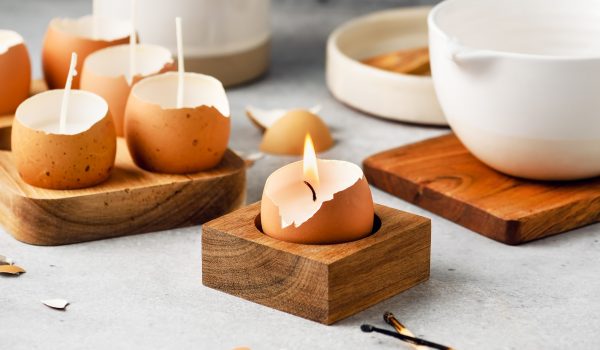 Originální a neokoukané: Skořápkové svíčky