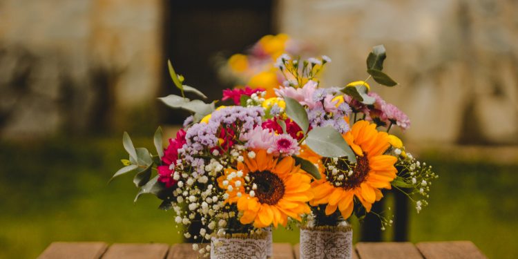 Kouzlo jarních květin: Nápady na stůl, do vázy i na dveře