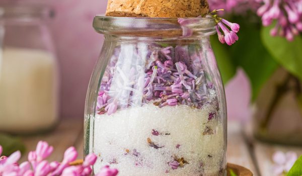 Recepty s vůní šeříku: Vyrobte si sirup, vonný cukr nebo dezert