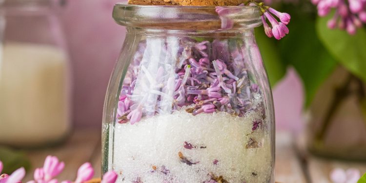 Recepty s vůní šeříku: Vyrobte si sirup, vonný cukr nebo dezert