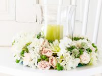 Na svatbu i na rodinnou oslavu: Ozdobte si stůl romantickým věncem