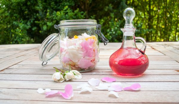 Lahodný a neskutečně voňavý: Vyrobte si sirup z růží
